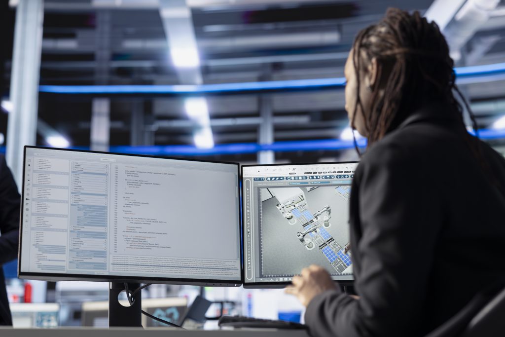 Nowoczesny system kontroli produkcji w zakładzie przemysłowym w Krakowie, zintegrowany z automatyką budynkową.