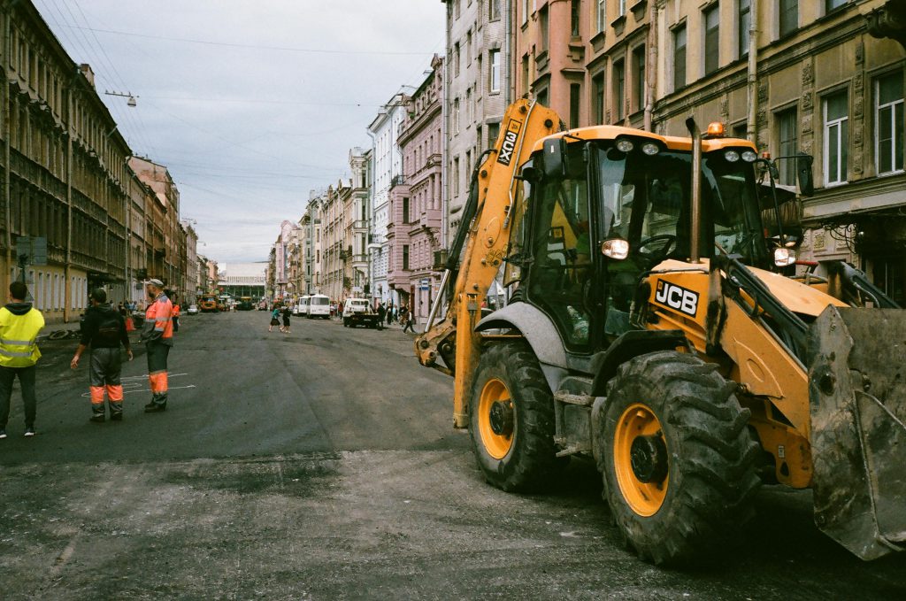 Prace drogowe w mieście – koparko- firmy drogowe małopolska